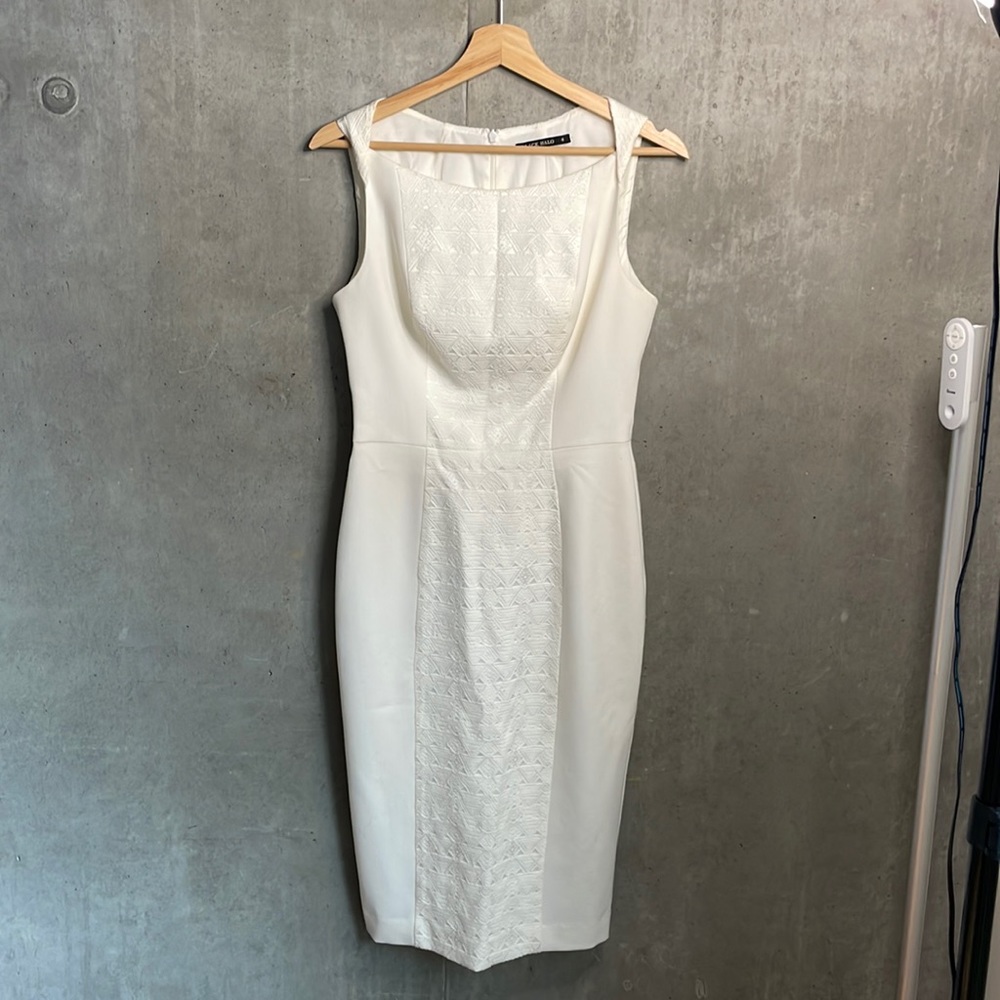 Marilynn Monroe vibes  in this sexy, bodycon cocktail dress